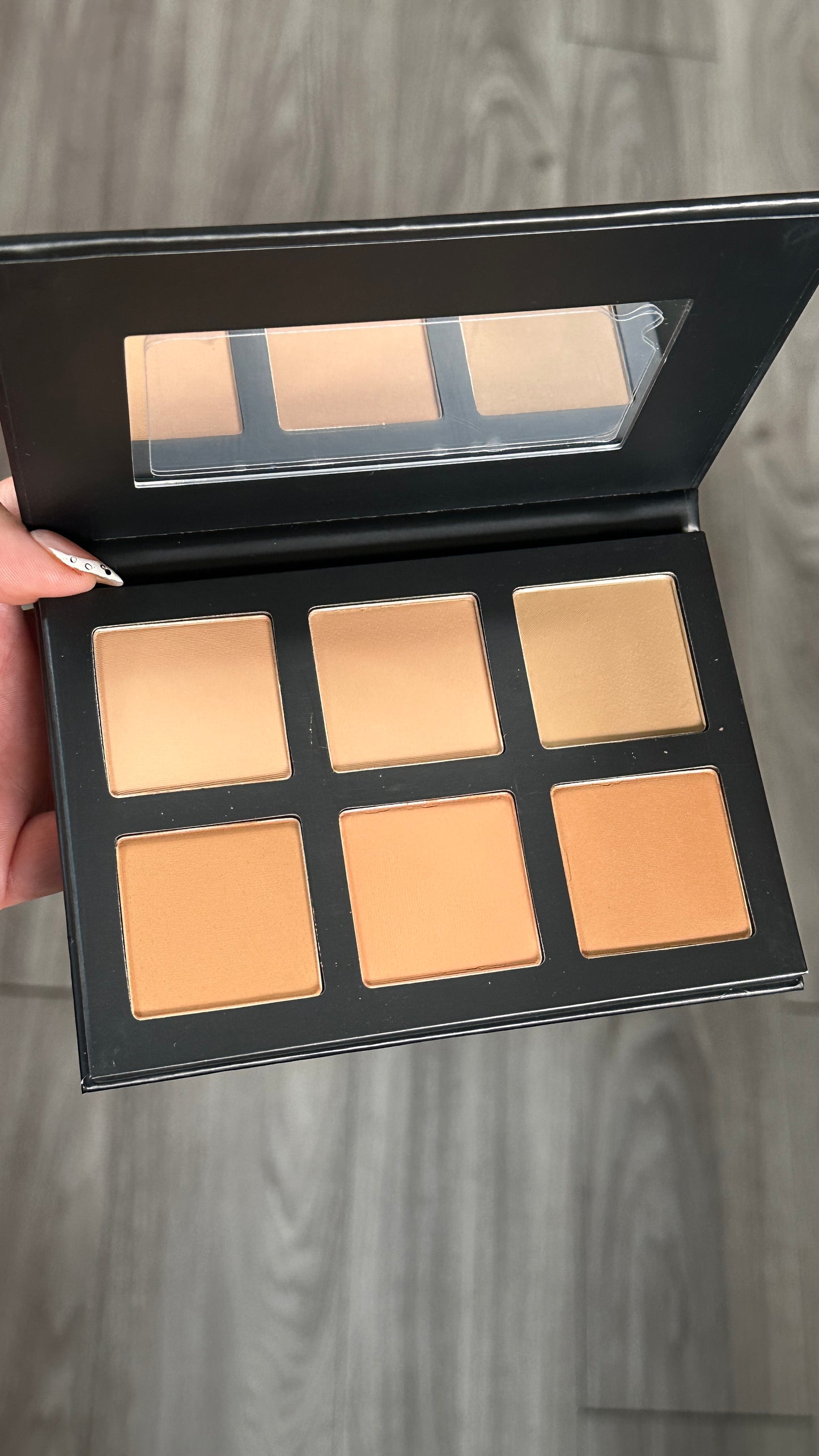 Contour Bronzing Pallet-Light Brown